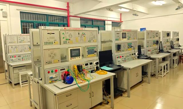 智能制造專業(yè)與實訓(xùn)室 智能工廠的核心培訓(xùn)基地與網(wǎng)絡(luò)技術(shù)服務(wù)